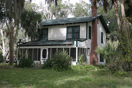 The Barker Cottage on Lake Weir