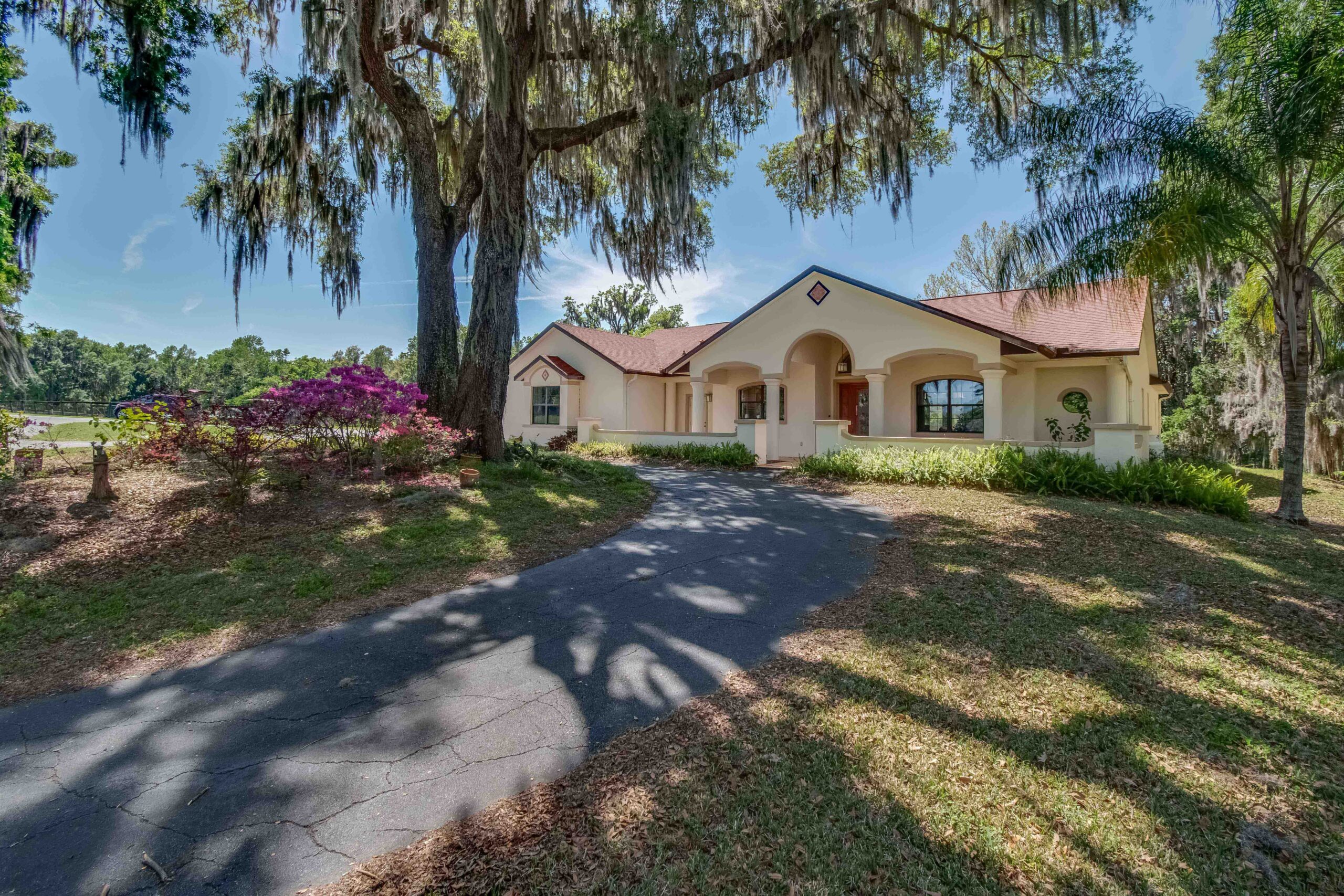 The front of the home at 18899 SW 77th Place Road, Dunnellon, FL 34432